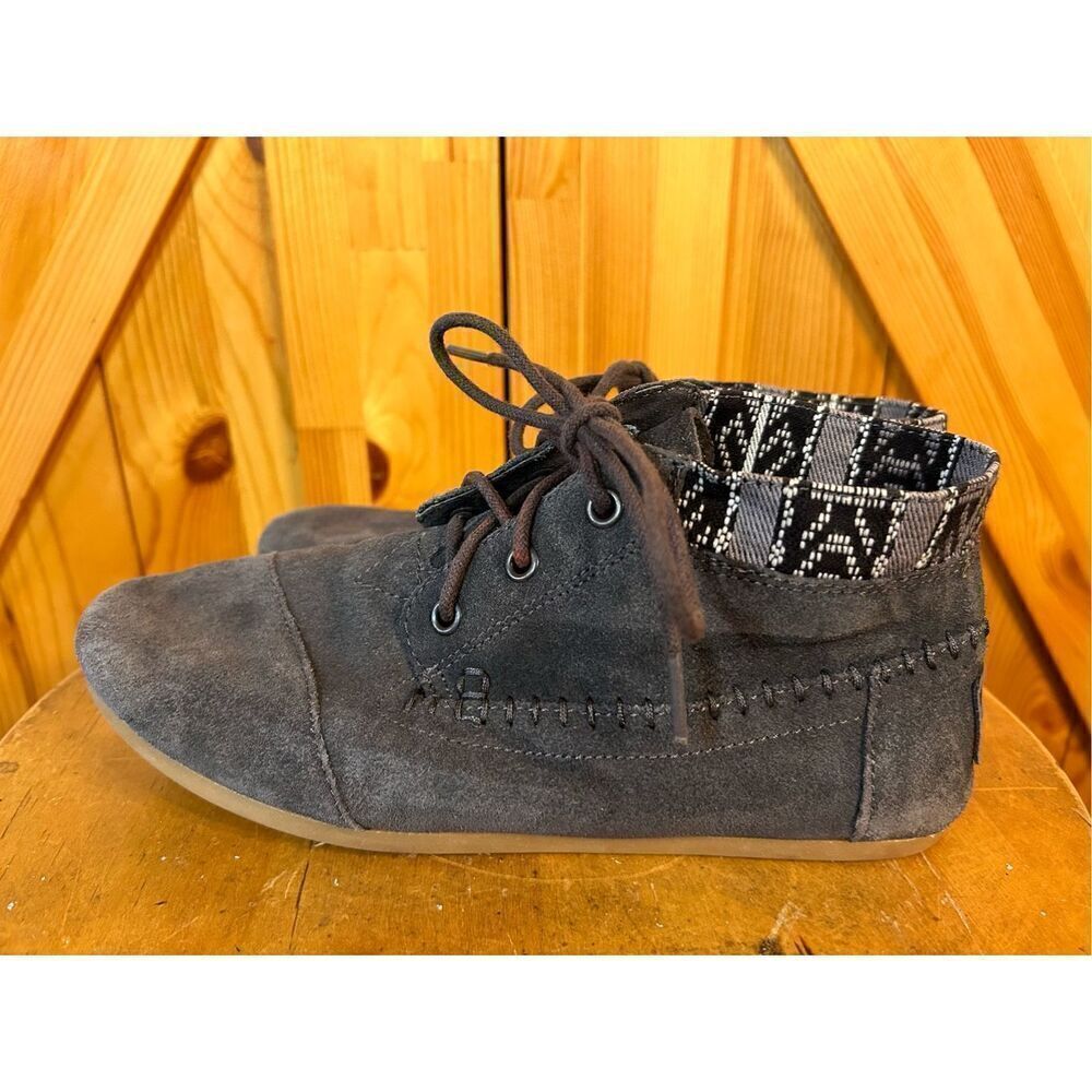 Toms Gray Suede Leather Tribal Trim Ankle Boots Size 7 Read